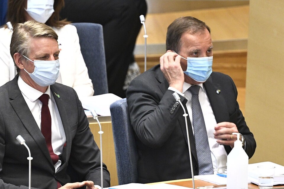 Minister for climate and the environment Per Bolund (MP) and Prime Minister Stefan Lofvén (S) in parliament before the vote on a vote of no confidence.