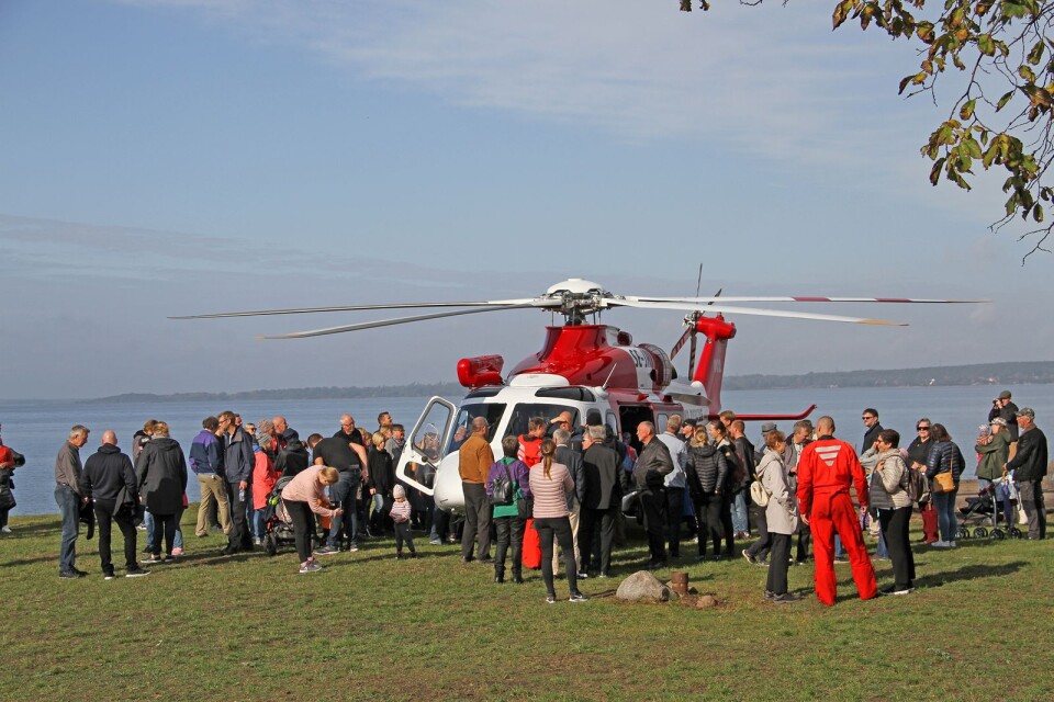 Det var många som gärna tittade närmare på Sjöfartsverkets SAR-helikopter (SAR - Search and Rescue).