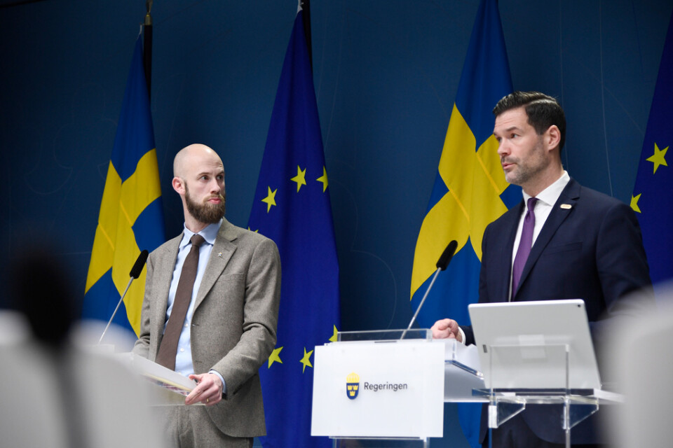 Minister för civilt försvar Carl-Oskar Bohlin och biståndsminister Johan Forssell vid tisdagens pressträff om Sveriges stöd till Turkiet och Syrien efter jordskalven.