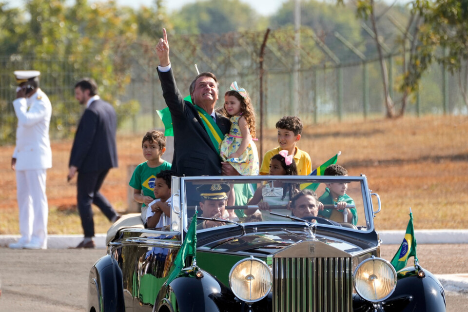 Jair Bolsonaro fick åka Rolls-Royce vid nationaldagsfirandets inledning på tisdagsmorgonen.