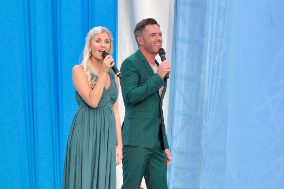 Emmi Christensson och Peter Jöback sjöng duett.