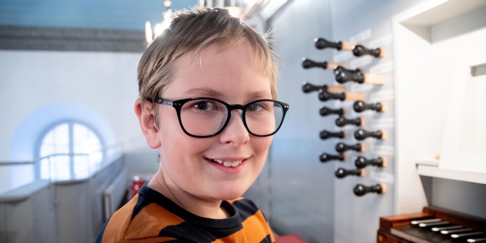 TV: Elis, 11 år, vill bli organist – hör honom spela Abba-klassikern
