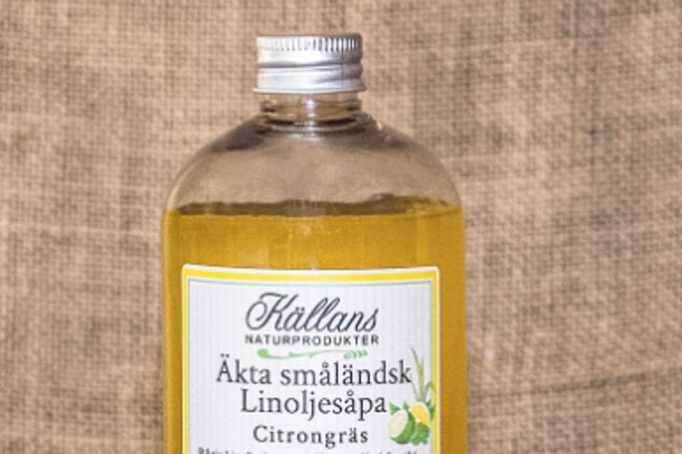 Källans Linoljesåpa med doft av citrongräsolja är en grym universalrengörare (funkar för både ugnen, golven och bootsen), Rolfssons Diversehandel.