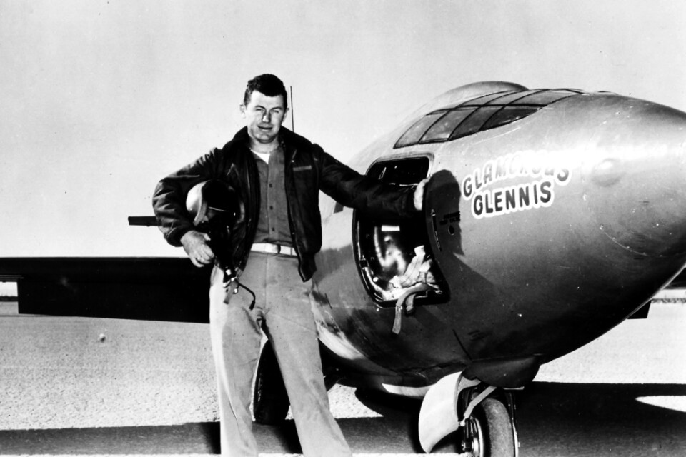Chuck Yeager sedan han i oktober 1947 som första pilot brutit ljudvallen. Arkivbild.