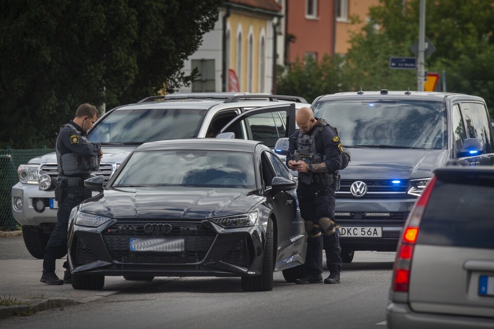 Insatsstyrkan stoppade bilar på Näsbychaussen efter skottdramat.