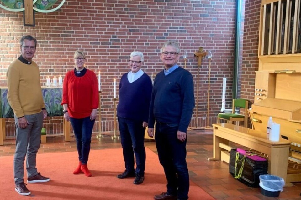 Kyrkan har inga fasta kyrkbänkar. Därför kan den användas till mycket. Bo Johansson, Therese Knutsson, Majken Wahlström och kyrkoherde Klas Sturesson har alla varit präster här.