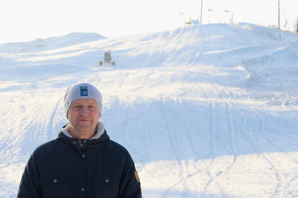 Den stora slalombacken öppnar i helgen i Svartbäcksmålan. Patrik Couchér Nybro Slalomklubb.