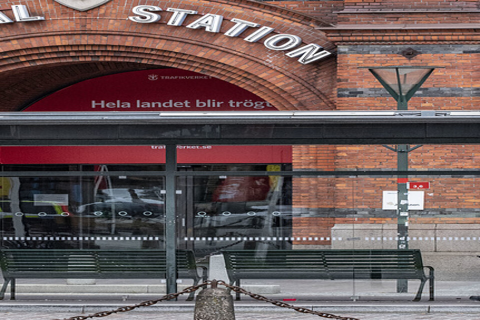 Polisen utanför Malmö C i samband med dramat i måndags. Arkivbild.