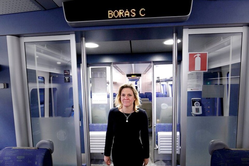 Finansminister Magdalena Andersson (S) under tågresan från Göteborg till Borås 13 december 2013, då hon i oppositionsrollen kampanjade inför valet.
