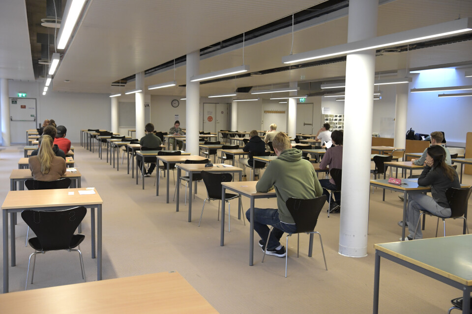 Studenter i provsalen på Stockholms universitet under ett tidigare högskoleprov. Arkivbild.