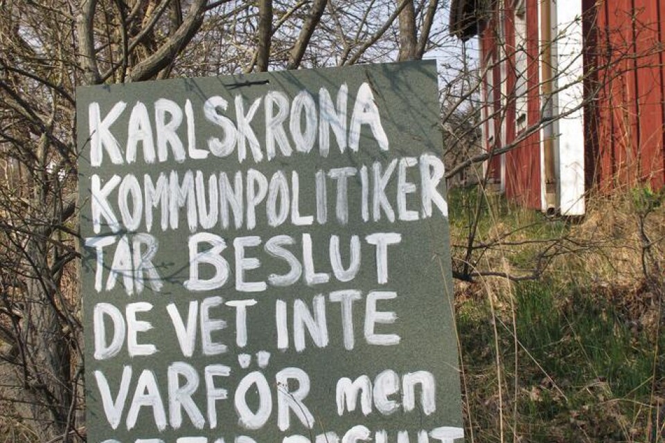 POLITIKER. Karlskronas kommunpolitiker har fiender i Tving. tving 8 AVFOLKNING. Tror skyltmakaren är avsikten med politiken. tving 1. FLIS. Även Bubbetorpsverket kommer med på ett hörn.