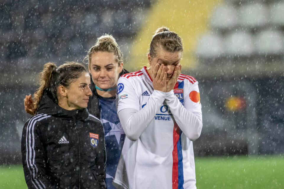 Det blev en känslosam comeback för Ada Hegerberg, som hade svårt att hålla tårarna borta efter matchen.
