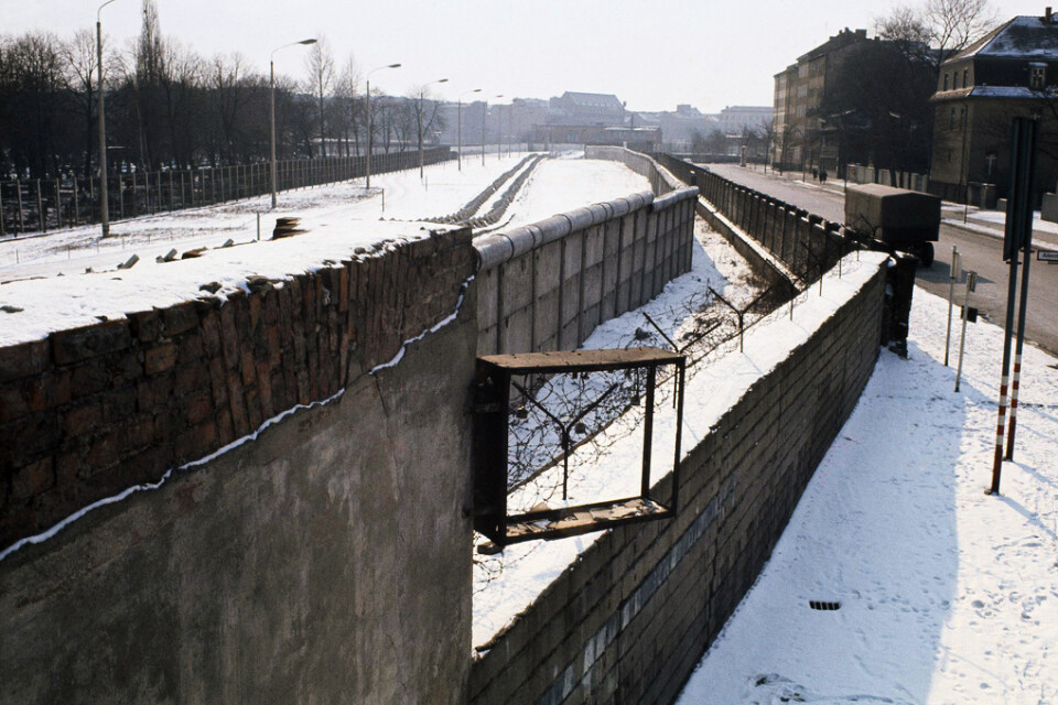 En del av Berlinmuren medan den stod på plats. Arkivbild.