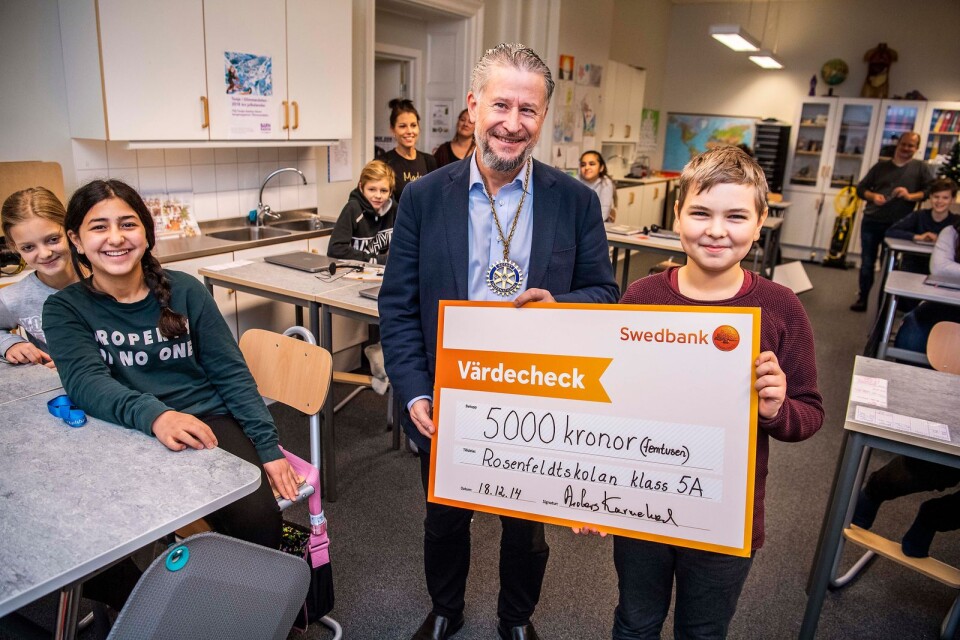 Morgan Scheutz i klass 5A skrev det vinnande bidraget i Rotary Auroras novelltävling. Priset, som går till hela klassen, är en check på 5 000 kronor.