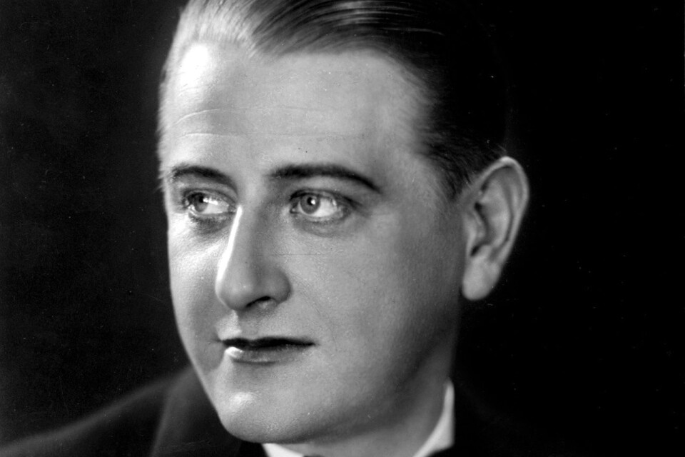 Jules Sylvain, kompositör, 1932. 
Uttalas ungefär såhär: chyll syllväng...