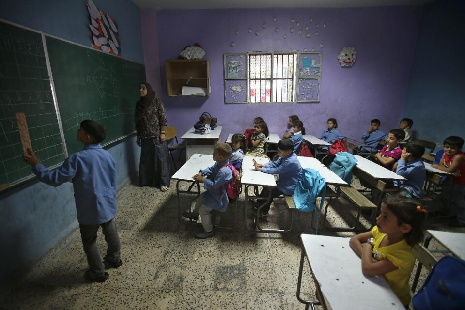 Över 13 miljoner barn hindras att gå i skola på grund av konflikter i Mellanöstern och Nordafrika. FN:s barnfond Unicef varnar i en ny rapport för att en hel generations framtidshopp slås i spillror om barnen inte kan återvända till klassrummen. I Syrie