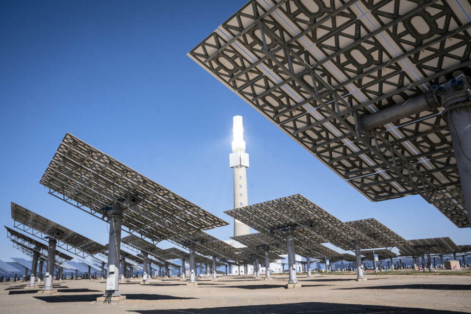 Kinesiska Gansu Dunhuang Solar Park är en av världens största anläggningar för solkraft. Men trots den stora ökningen av förnybar energi växer även landets satsningar på kolkraft.