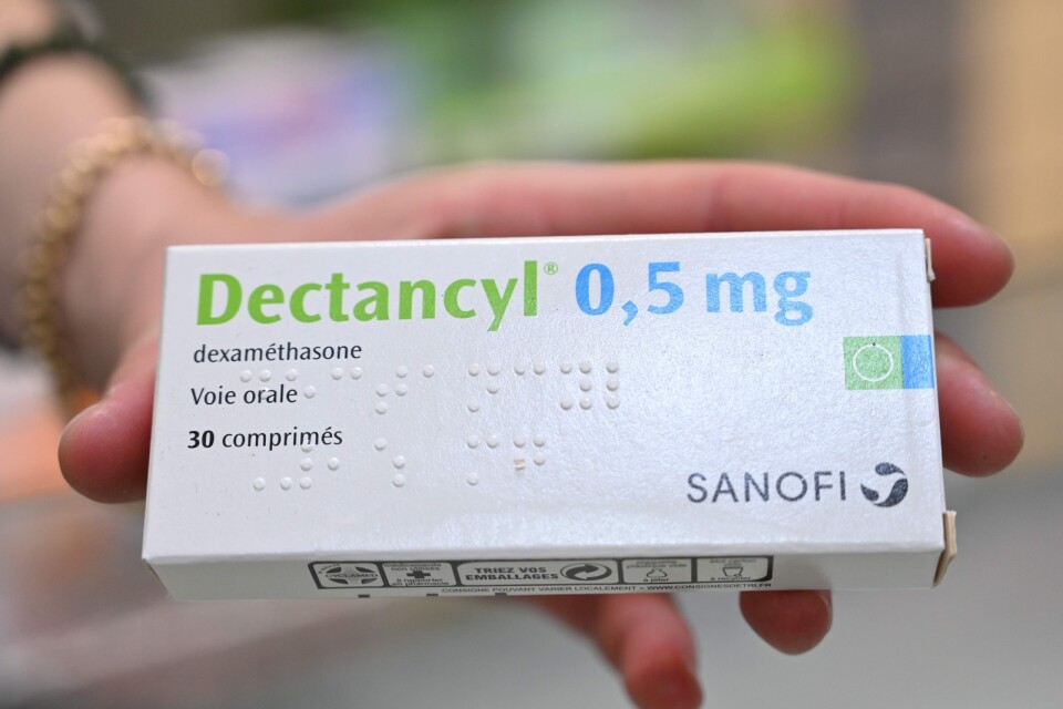 På bilden syns en ask Dectancyl, ett läkemedel som innehåller dexametason.