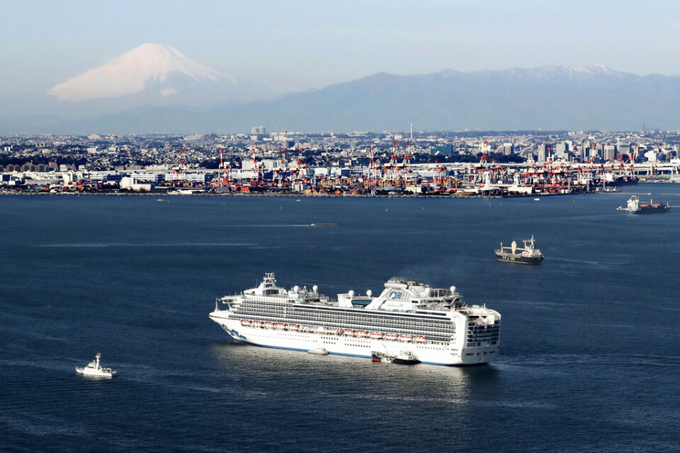 Omkring hälften av passagerarna på Diamond Princess kommer från Japan. Kryssningsfartyget har satts i karantän sedan flera fall av corona upptäckts ombord.