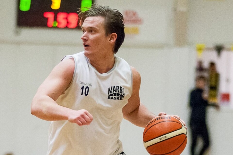 Adam Andersson, tidigare Borås Basket, är tillbaka i Marbo