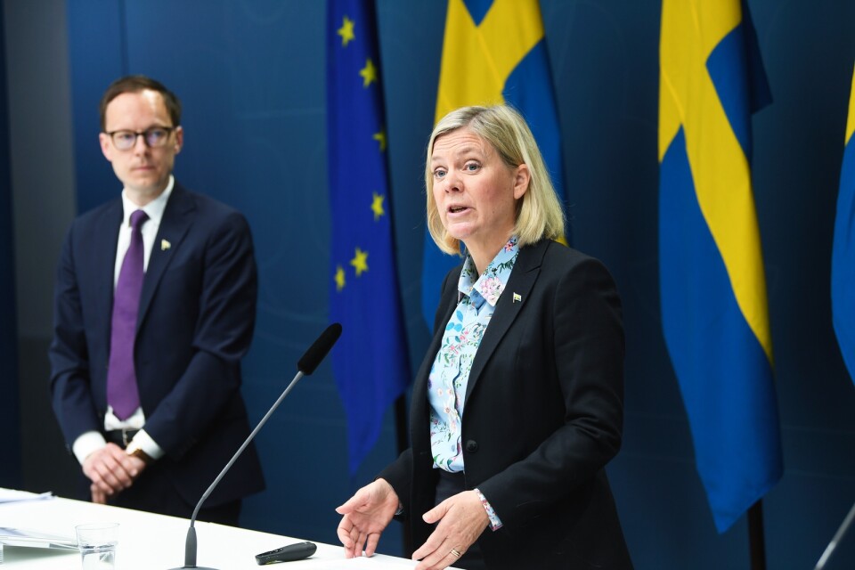 Mats Persson ekonomisk-politisk talesperson i Liberalerna, och finansminister Magdalena Andersson (S) vid dagens pressträff.