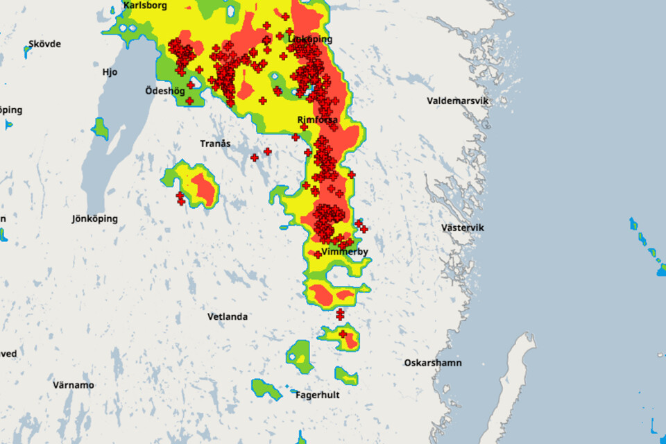 SMHI:s karta visar åska och blixtnedslag, så här såg det ut vid 15-tiden på fredagen.