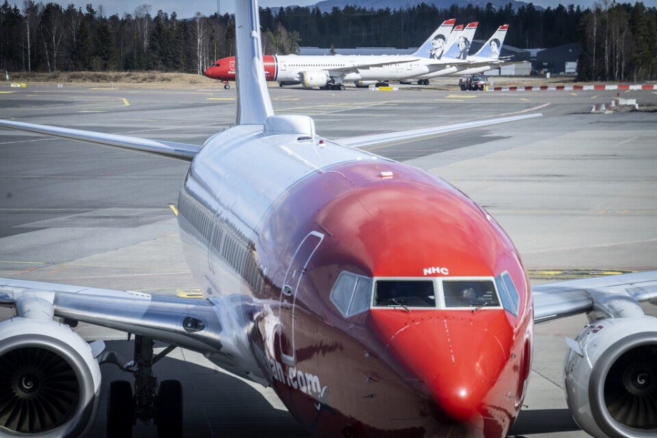 Merparten av lågprisflygbolaget Norwegians flygplansflotta ha parkerats i coronakrisen. Arkivbild.