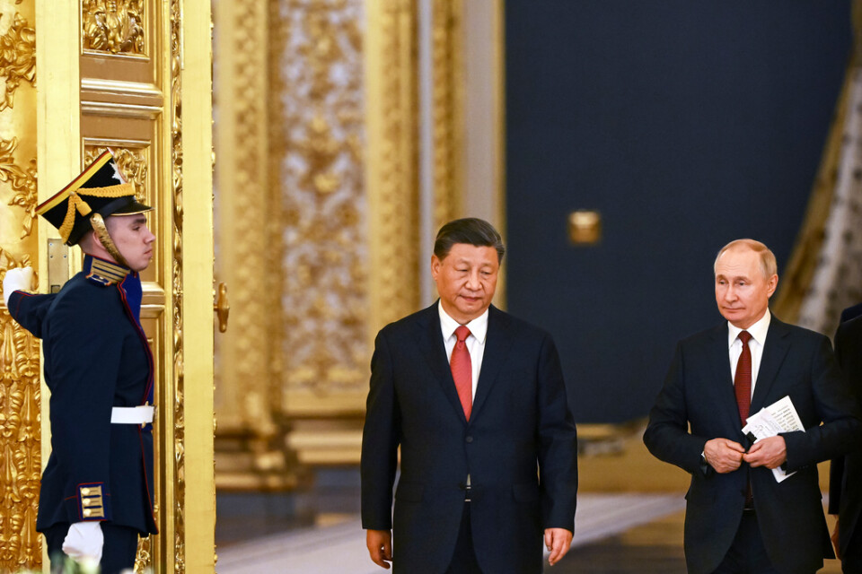 Rysslands och Kinas respektive presidenter samtalade i Kreml i Moskva på tisdagen.