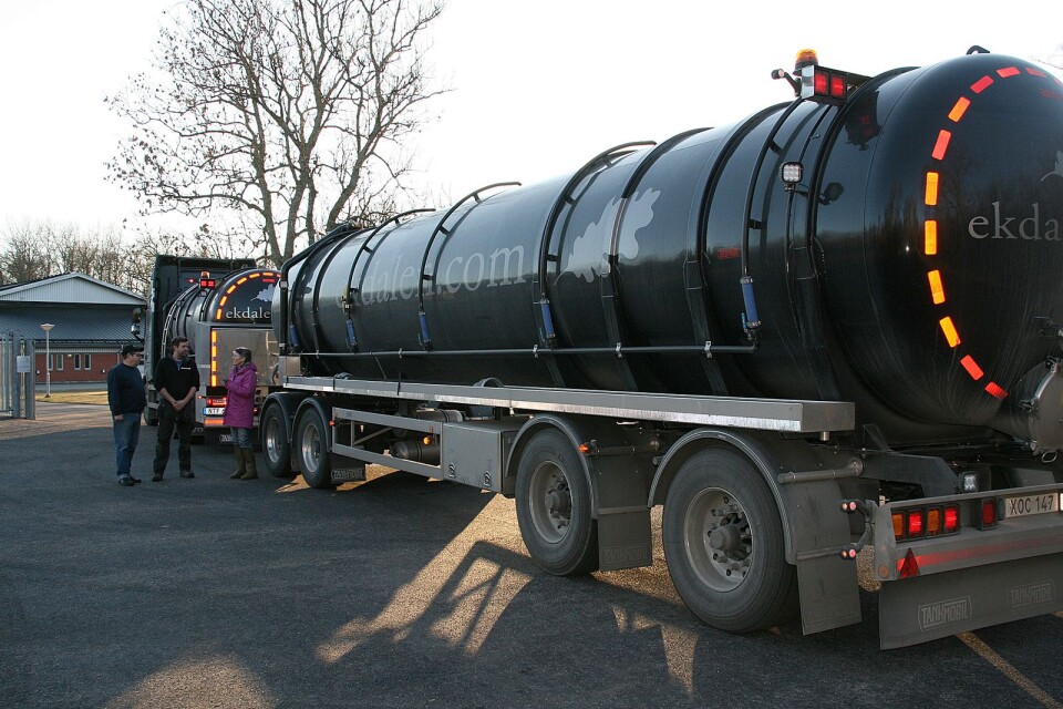 Några lantbrukare i Mörbylånga kommun får idag extra vatten via tankbil, men det kan bil fler eftersom grundvattennivåerna fortsätter att sjunka.
