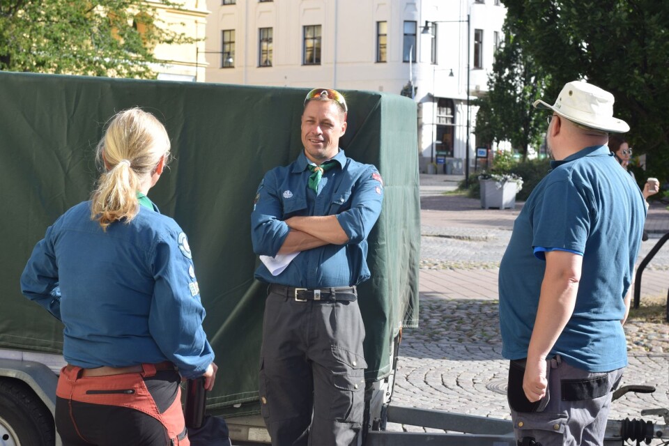Scoutledare Peter Wahlin, tillsammans med Angelica Severin och Magnus Wilhelmsson.