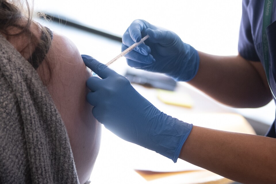 Cirka 17 procent av Skånes invånare över 18 år (183 992 personer) har fått sin första dos vaccin. 7,1 procent är färdigvaccinerade.