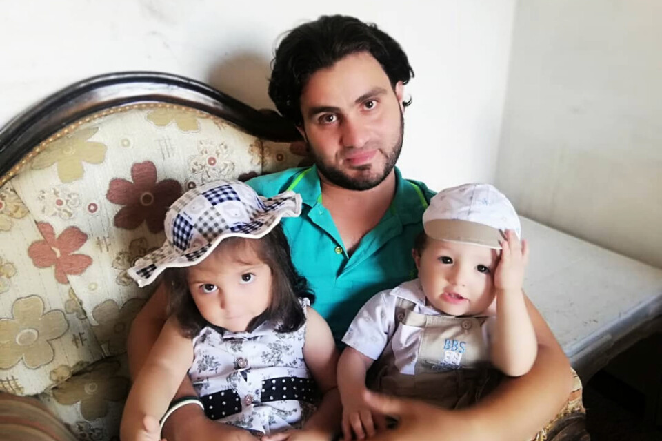 Den syriske aktivisten Abdulkafi Alhamdo bor i rebellkontrollerat område tillsammans med sin fru och barnen Lamar och Mohammed.