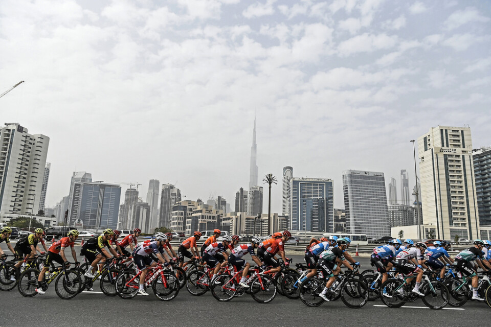 UAE Tour stoppades med två etapper kvar på grund av coronaviruset.