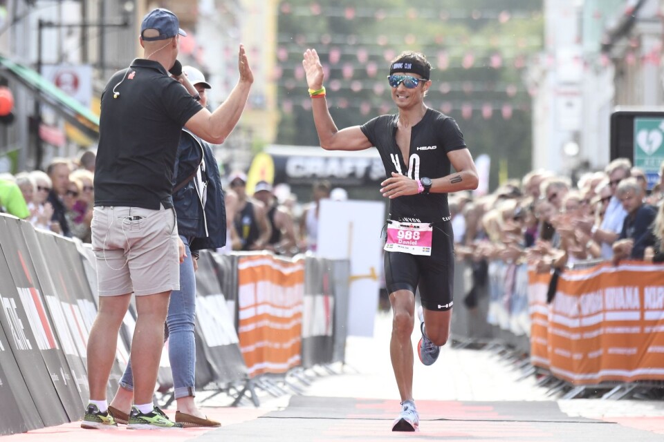 En av deltagarna i Ironman ifjol var artisten Daniel Adams-Ray som imponerande med en 20:e plats på tiden 9.06,03.