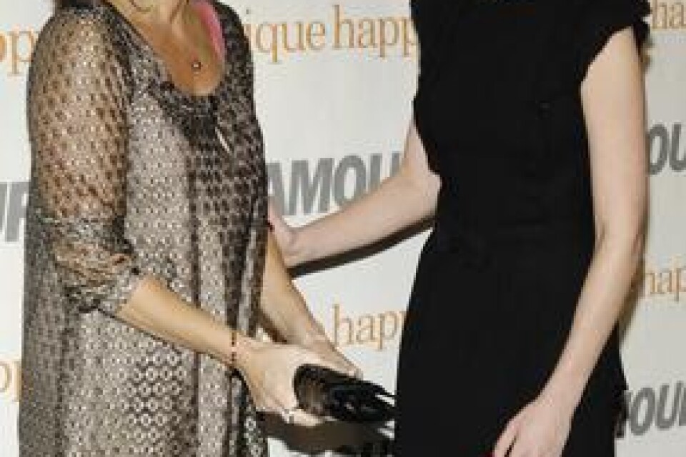 Kirsten Dunst (höger) med en av manusförfattarna Cynthia Johnson samtalar inför kortfilmspremiären "Glamour Reel Moments" i Los Angeles.