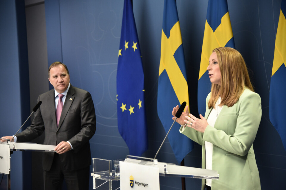 Statsminister Stefan Löfven (S) och Centerledaren Annie Lööf håller pressträff.