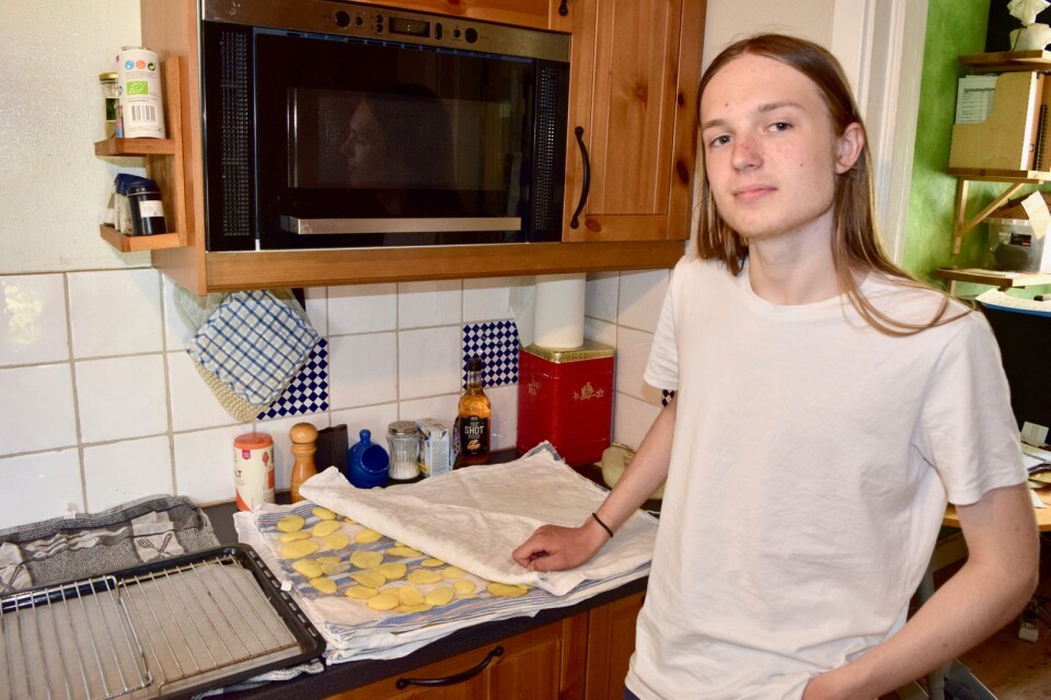 Simon Åberg har tillverkat egna chips hemma i köket.