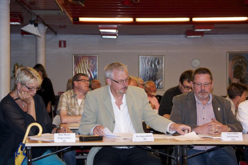 Kommunalrådet Ann-Marie Fagerström (S), Per Sigvardsson (S) och Sten Olof Johansson (M) vid gårdagens kommunfullmäktigesammanträde.