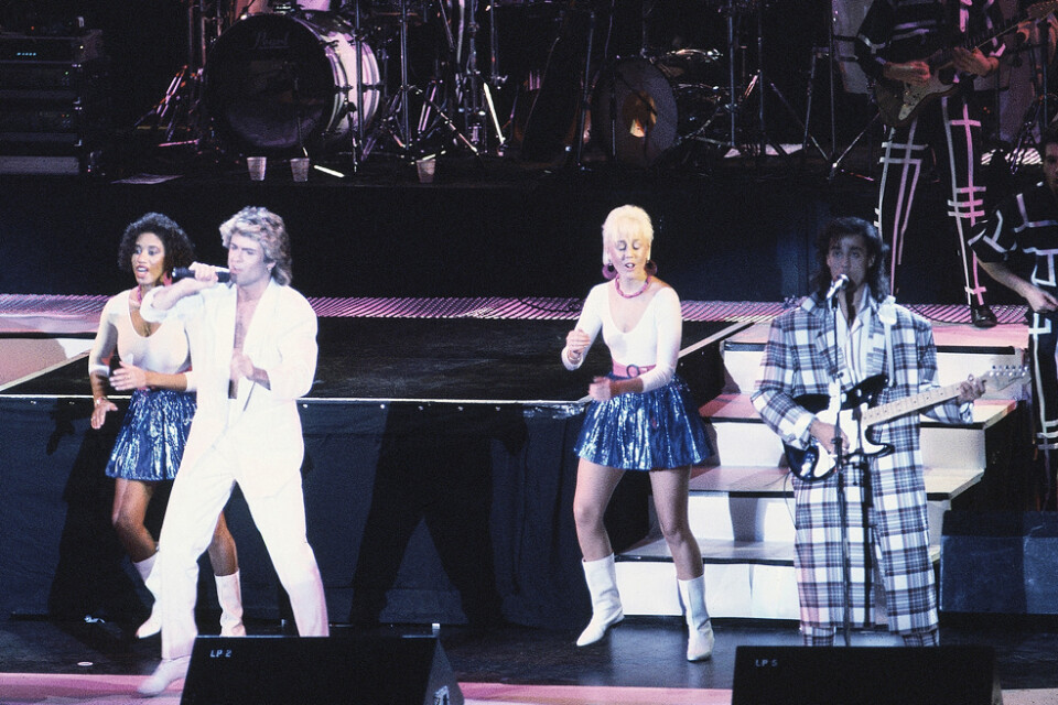 Wham uppträder i Peking 1985. Duon var den första västerländska popgruppen som tilläts spela inför en kinesisk publik. Arkivbild