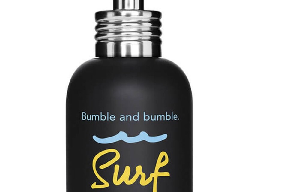 Bumble and Bumble Surf spray är saltvattenspray som ger struktur och volym. Till skillnad från liknande produkter krävs det inte att du fönar för att den ska aktiveras. Helt klart en bästis, året runt.