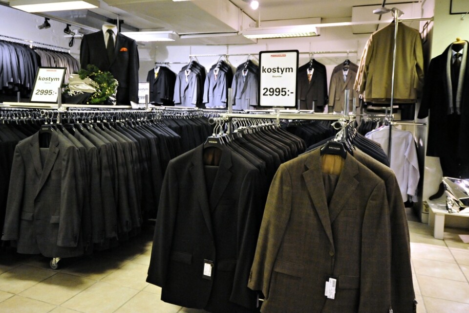 Ökad försäljning av kostymer är en av förklaringarna till positiva siffror för modehandeln i maj, enligt Svensk Handel.