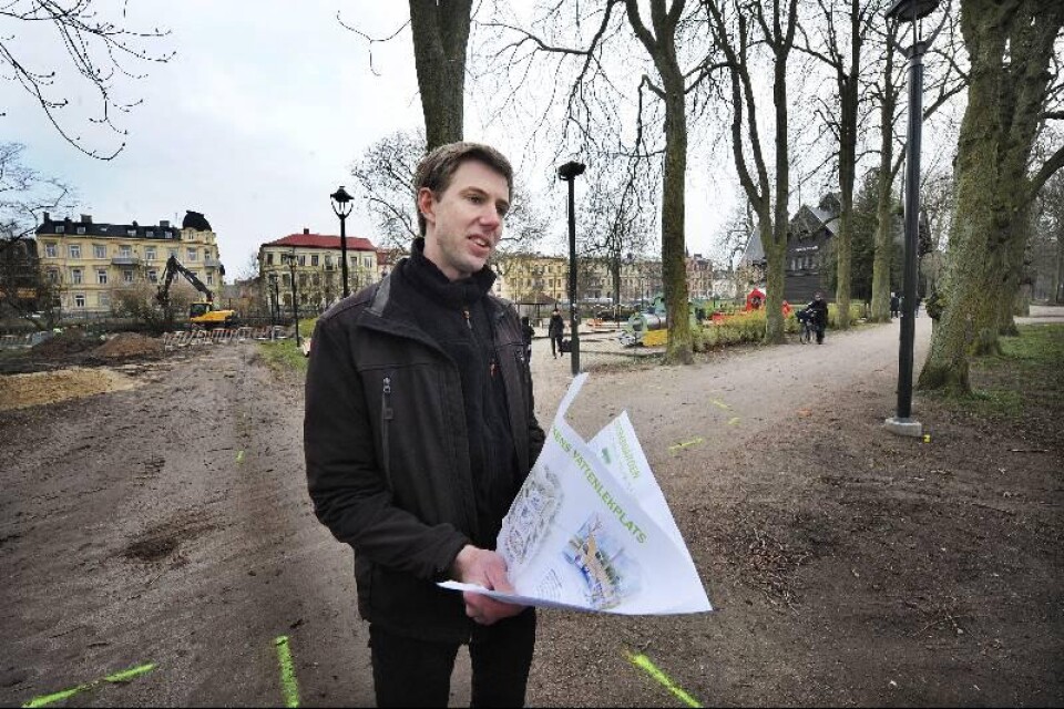 Lekplatsen stängs fram till sommaren för att förvandlas till en ny och större med vattentema, berättar stadsträdgårdsmästare Daniel Ottosson.