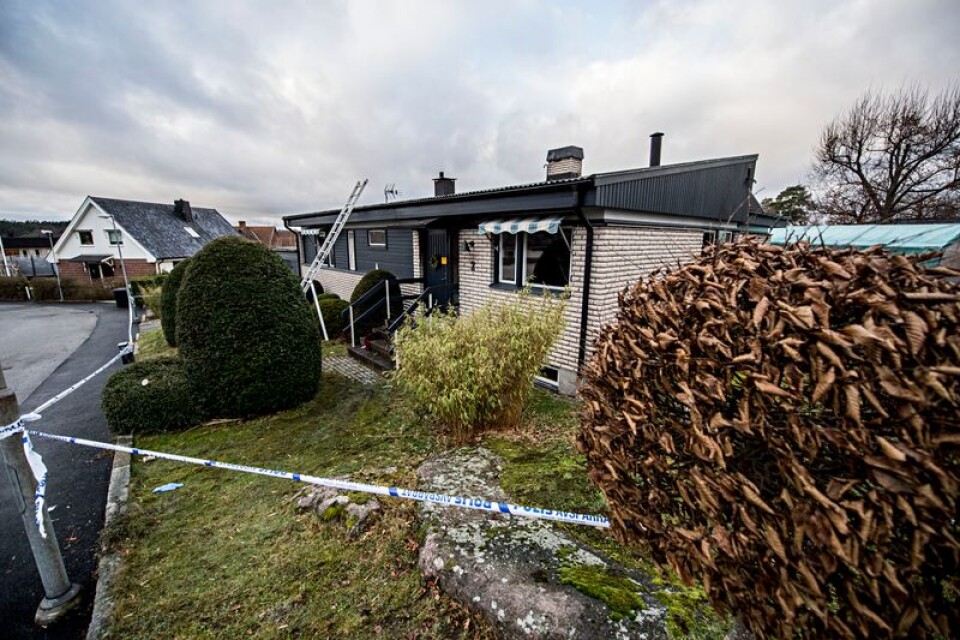 En kvinna i 75-årsåldern omkom efter villabranden i Ronneby.