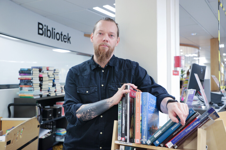 Stockholms stadsbibliotekarie Daniel Forsman tycker att säkerhetsriskerna är för stora för att fortsätta att använda Tiktok. Arkivbild.