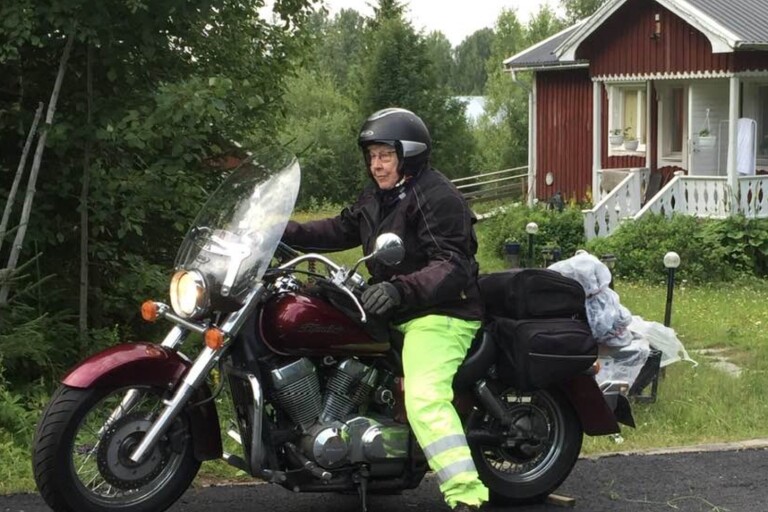 Eva var 70 när hon köpte sin första motorcykel