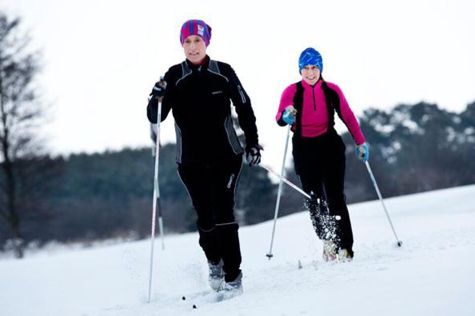 Annika Thunell och Anette Sjöstrand i skidspåren.