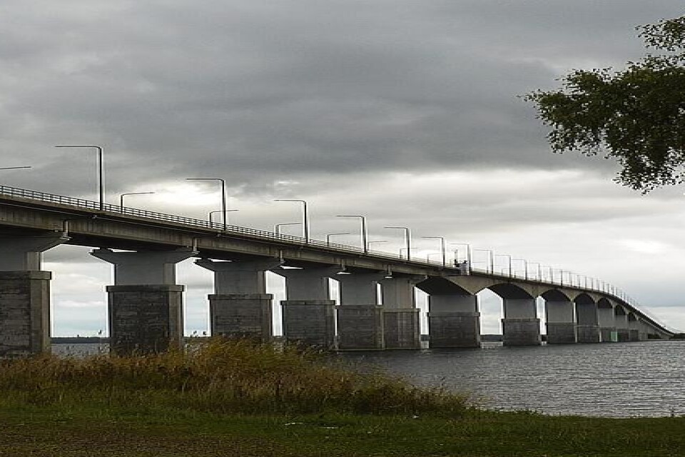 Ölandsborna vill inte slå ihop kommunerna Borgholm och Mörbylånga. Arkivbild från Ölandsbron.