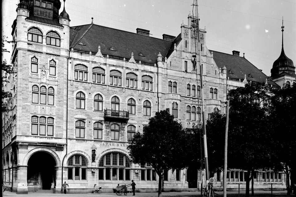 En av Sveriges vackraste byggnader. Kallas av många för Gamla Sparbanken. Sedan 1986 ligger Hotell Christian IV här.