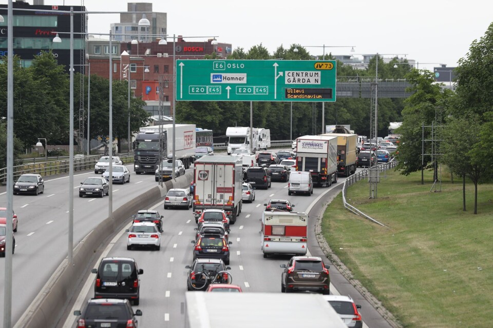 Bilköer på E20 genom Göteborg. Liberalerna föreslår nu att det ska införas motorvägsavgifter på vissa sträckor.