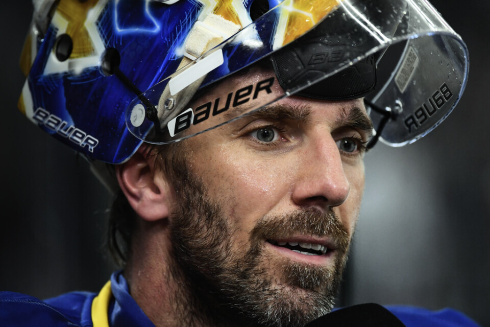 Henrik Lundqvist är hemma i Sverige sedan NHL-säsongen satts på paus. Arkivbild.